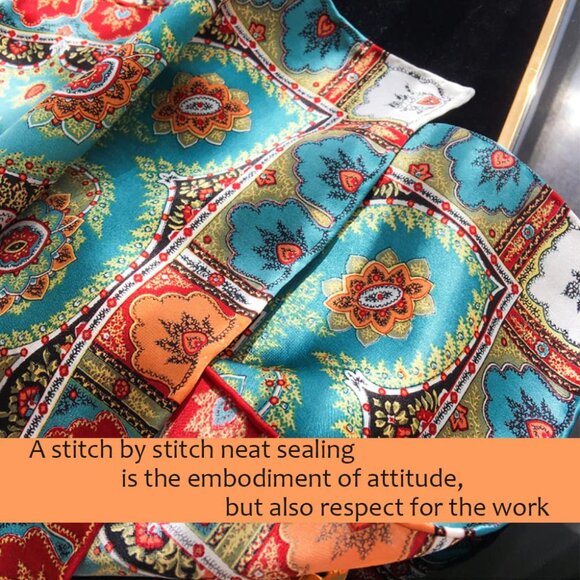 Small square paisley scarf 21" x 21" - Picture 4 of 6